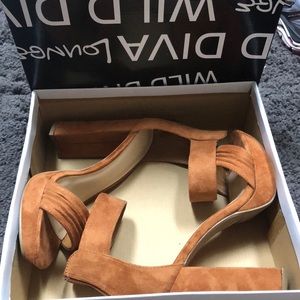 Wild Diva size 8 suede heel